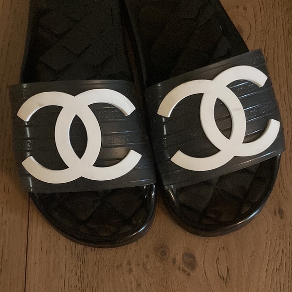CHANEL BLACK RUBBER JELLY slide - Picture 7 of 14
